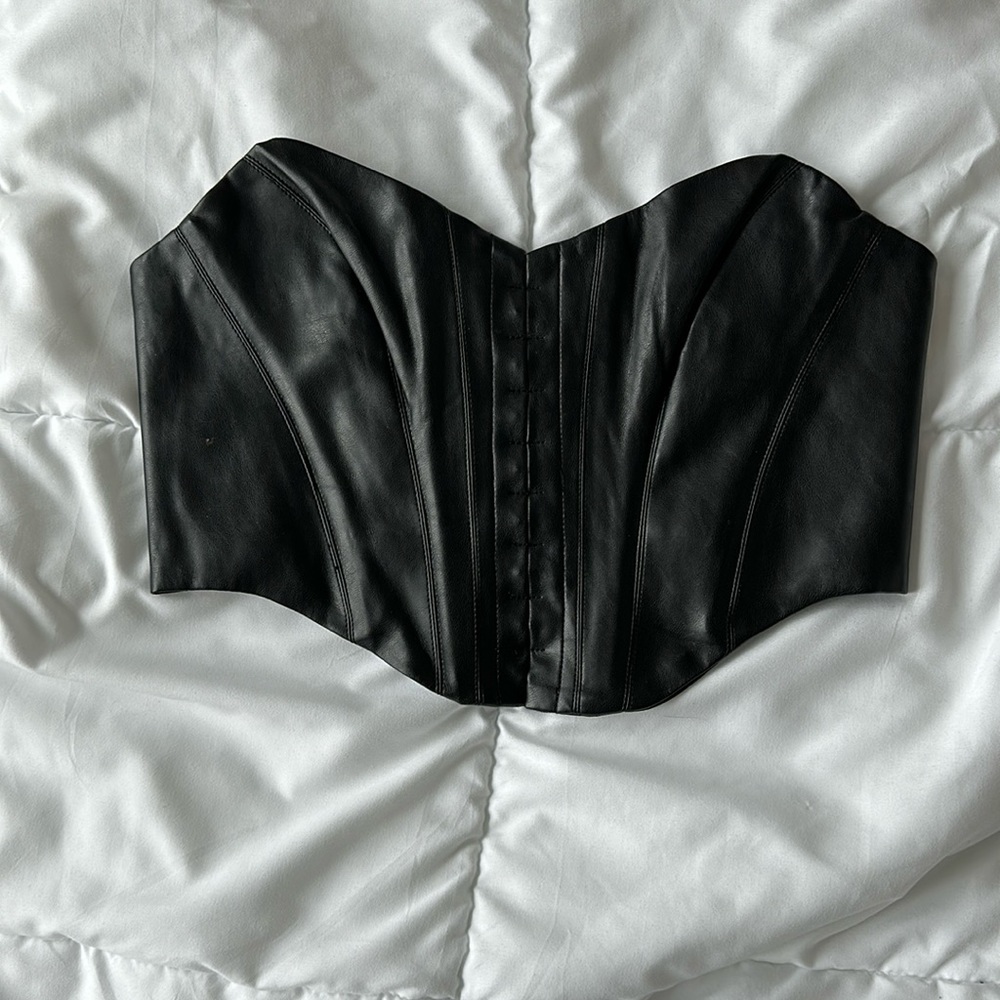 Boohoo medium crop corset top